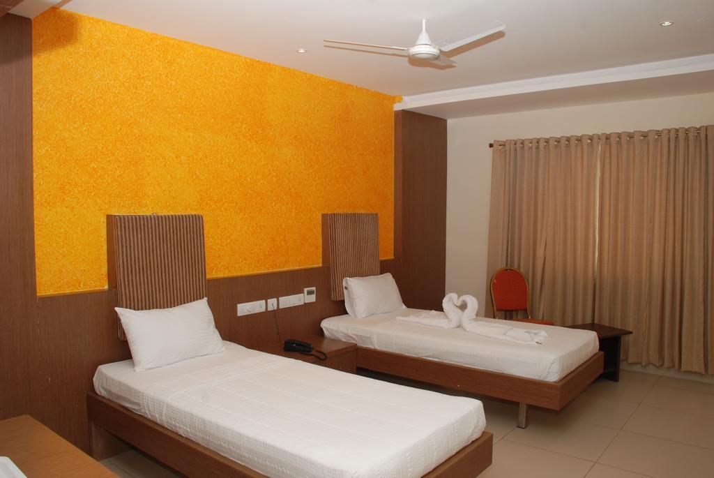 Hotel Pla Amrith Inn Tiruchirappalli Buitenkant foto