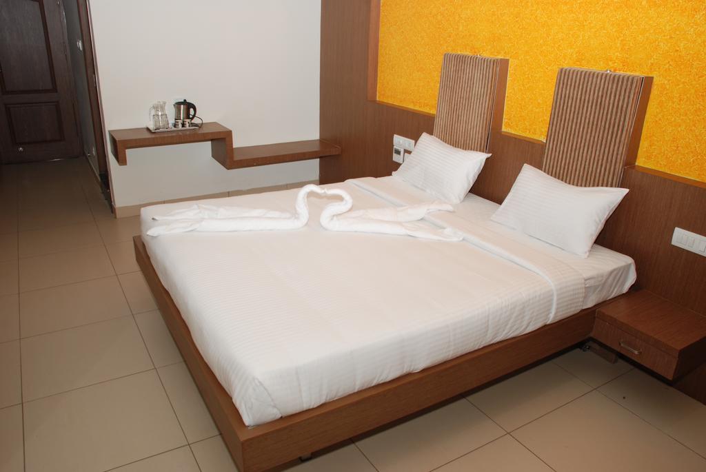Hotel Pla Amrith Inn Tiruchirappalli Buitenkant foto