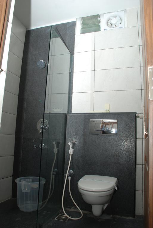 Hotel Pla Amrith Inn Tiruchirappalli Buitenkant foto
