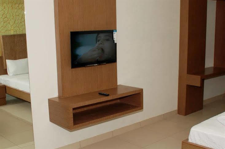 Hotel Pla Amrith Inn Tiruchirappalli Buitenkant foto